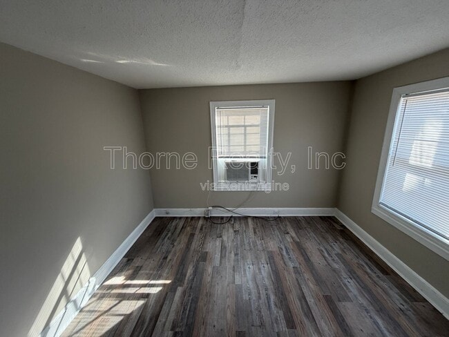 Building Photo - 814 Sunset Ave