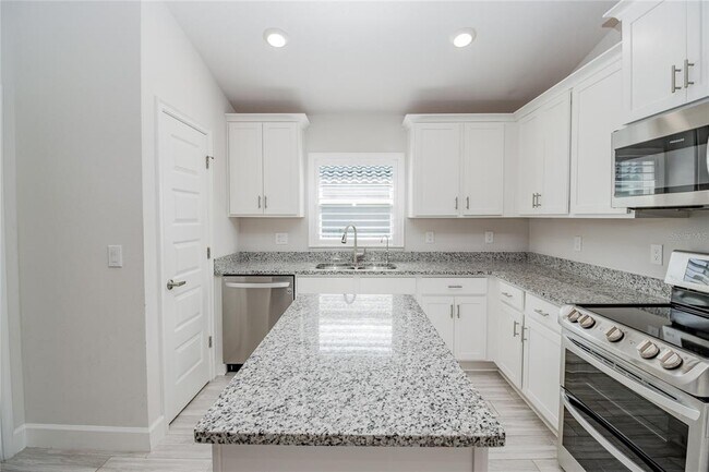 Building Photo - 4903 Vue Delac Pass