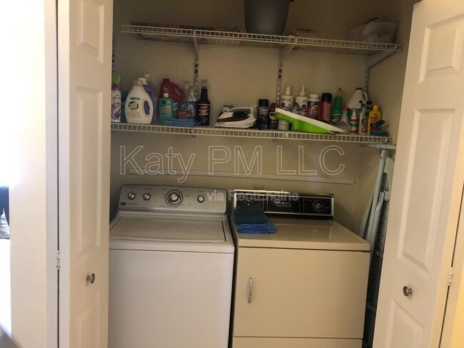 Building Photo - 9708 E Vía Linda