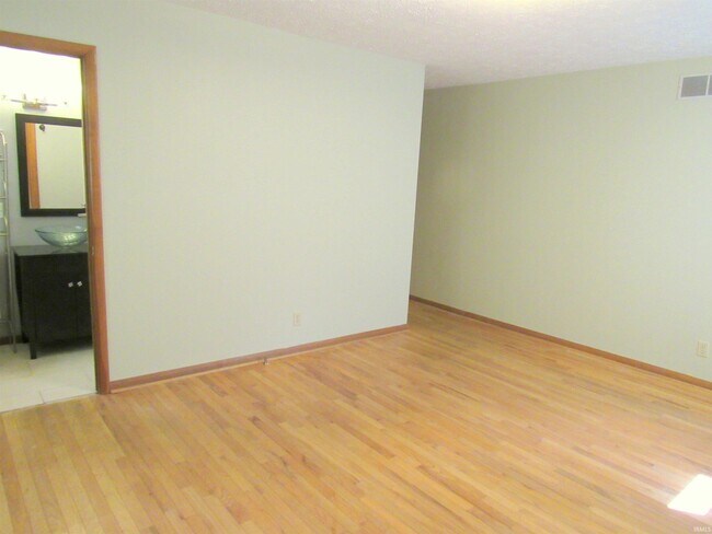 Building Photo - 4401 E Cambridge Ct