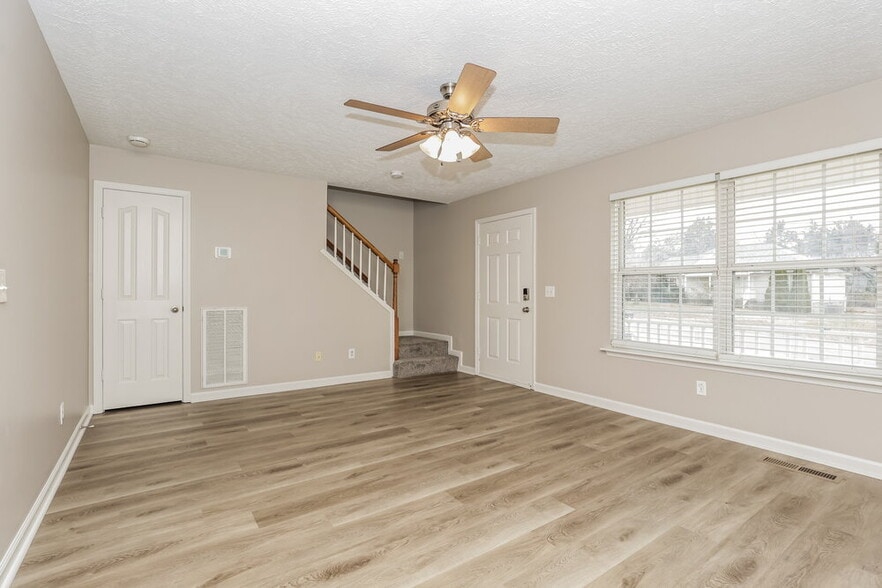 Building Photo - 1711 Luton Dr