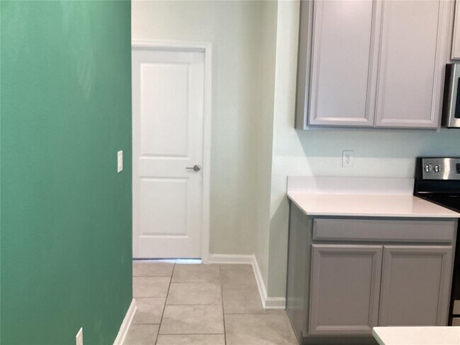 Building Photo - 260 Pershing St