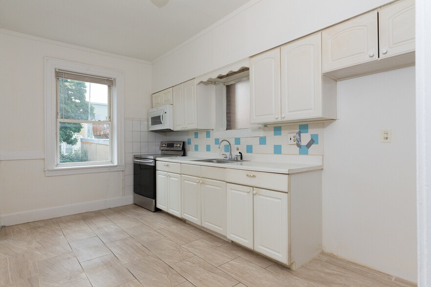 Kitchen - 907 20th St