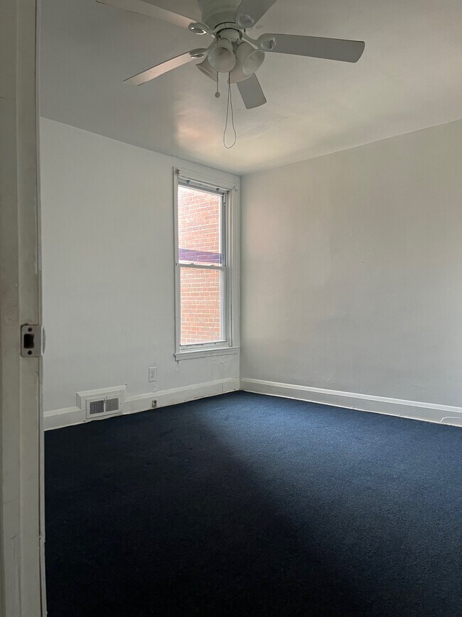 Building Photo - 419 Gusryan St