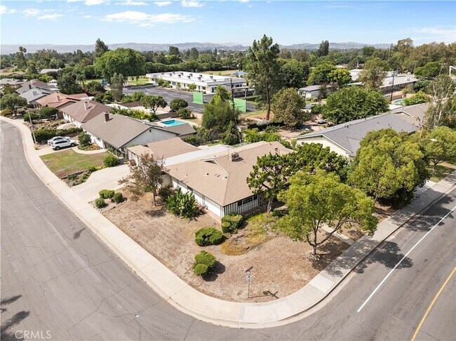 Building Photo - 702 Scripps Dr