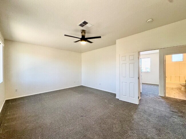 Building Photo - Spacious 4BD/3BA NLV Home with Downstairs ...