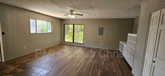 Building Photo - 1022 Delta Dr