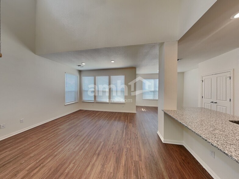 Building Photo - 2723 Spencebrook