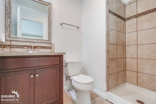 Building Photo - Updated 4Bdm 3Ba Home with Spectacular Vie...