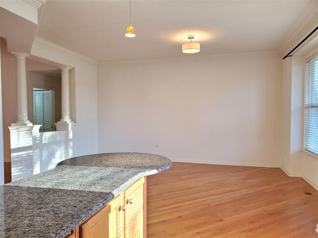 Building Photo - 1914 Crenshaw Cir