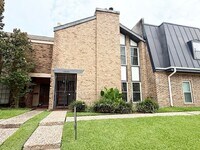 Building Photo - 1609 Saxony Ln