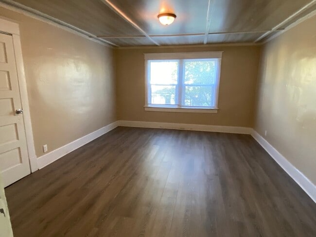 Building Photo - 2867 Indianapolis Ave