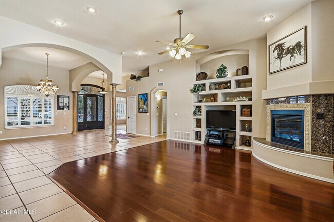 Building Photo - 312 Desert Garden Dr