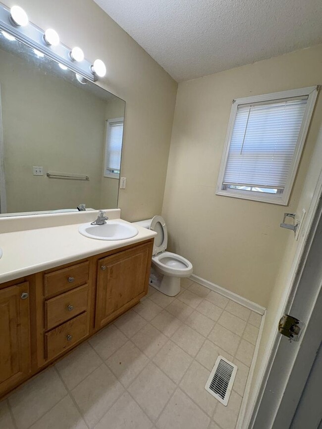 Building Photo - 886 Eagles Nest Cir