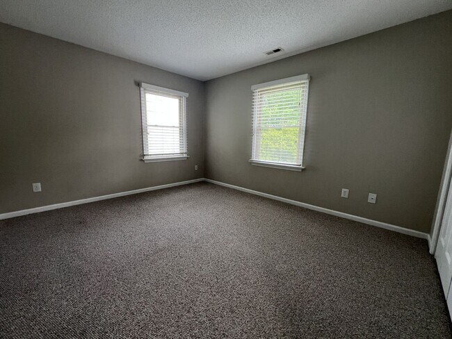 Building Photo - Beautifully Updated Kiln Creek Home with G...