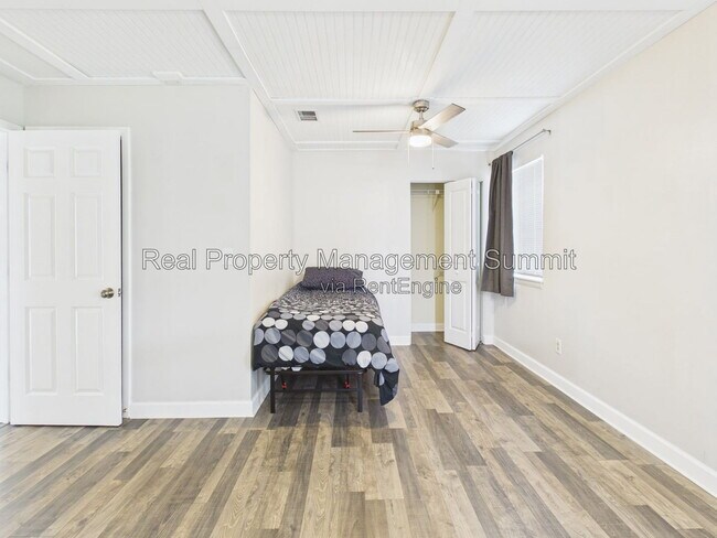 Building Photo - 1336 Hunters Rd