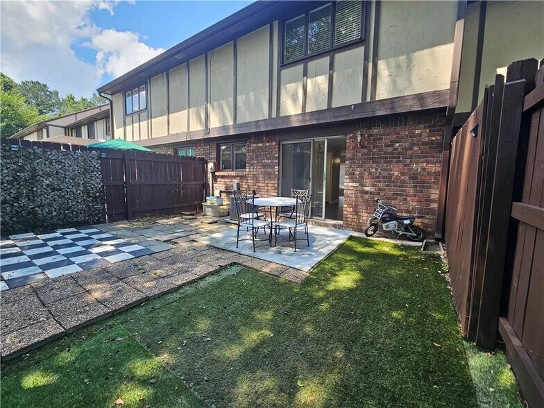 Building Photo - 1192 Ashborough Dr