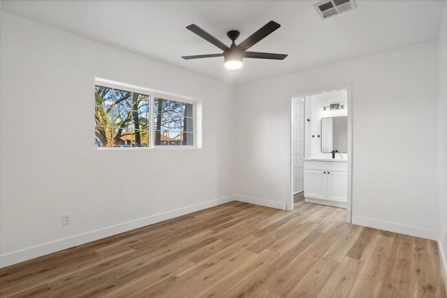 Building Photo - 8525 E Clarendon Ave