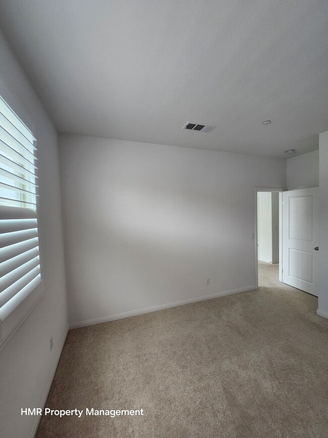 Building Photo - Beautiful two story 5 bedroom in ontario R...