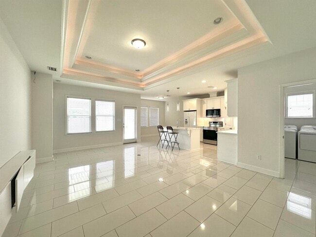Building Photo - 5021 Caracara Dr