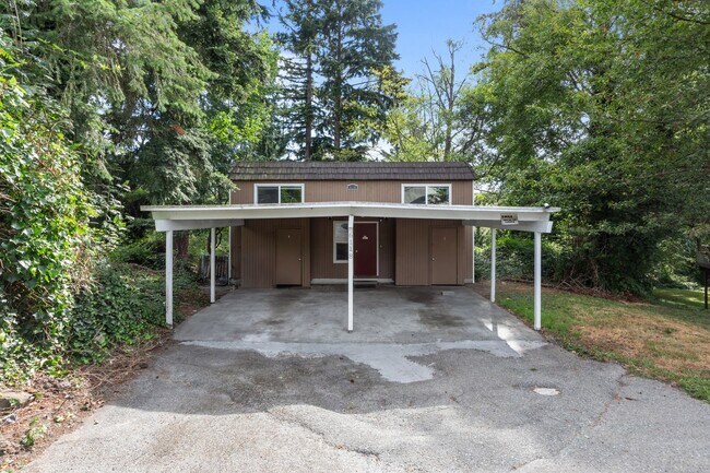 Building Photo - 6118 Kenwood Dr