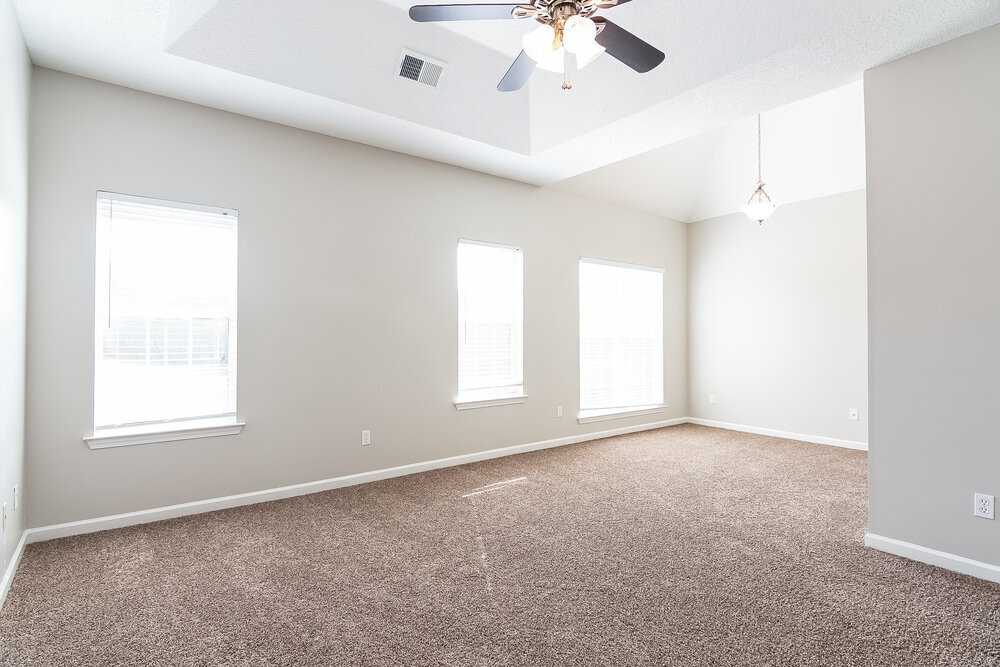 Building Photo - 5820 Lillian Bend Dr