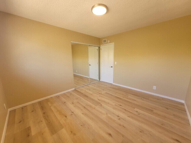 Building Photo - 414 N Alameda Ave