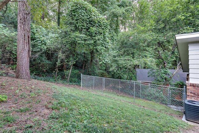 Building Photo - 799 Marstevan Dr NE