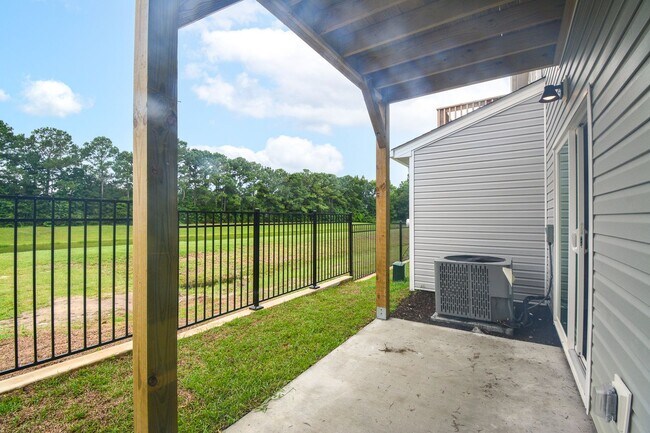 Building Photo - END UNIT Townhome-Pond View-Detached Garag...