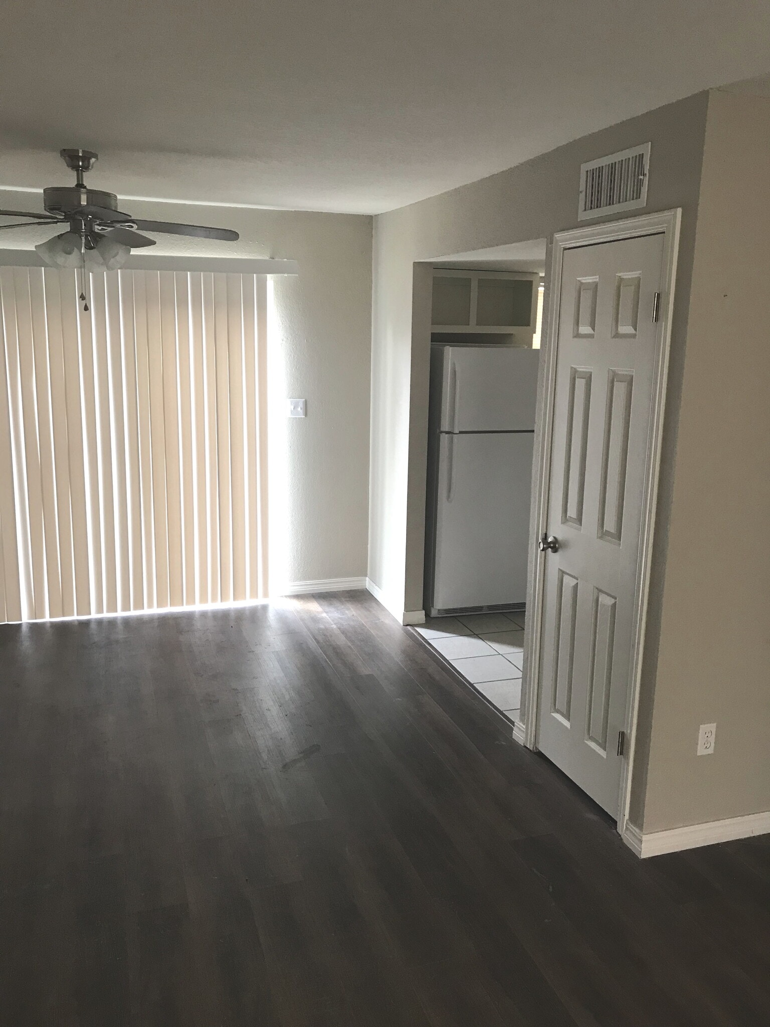 Building Photo - 825 Hardy Springs Cir