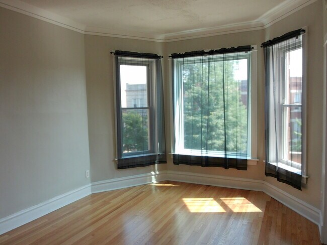 Building Photo - 3918 W Van Buren St
