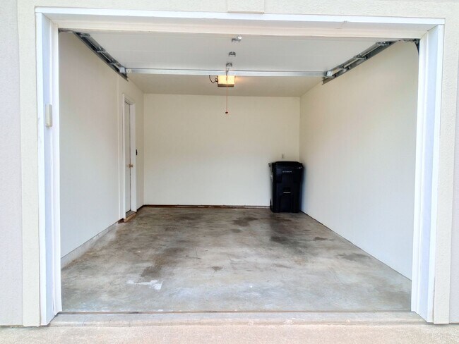 Building Photo - 2401-2403-2403 Northampton Dr