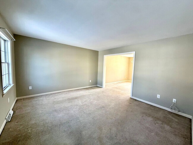 Building Photo - 115 Fleetline St