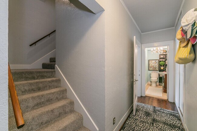 Building Photo - Charming Bungalow - Arlington Heights