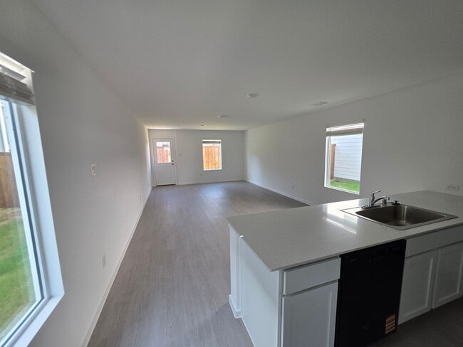 Building Photo - New Lennar Home – 4BR, 3BA | Energy-Effici...