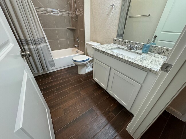 Building Photo - Stunning Rental Home in Gated Wortham Oaks...