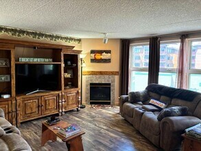 Building Photo - 980 Lakepoint Dr