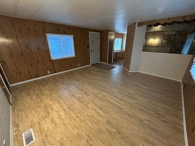 Building Photo - 123 Opal Dr