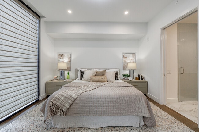 Building Photo - 2425 Peachtree Rd NE