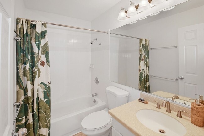 Building Photo - Fully Furnished 2-Bed/2-Bath Condo in Alii...