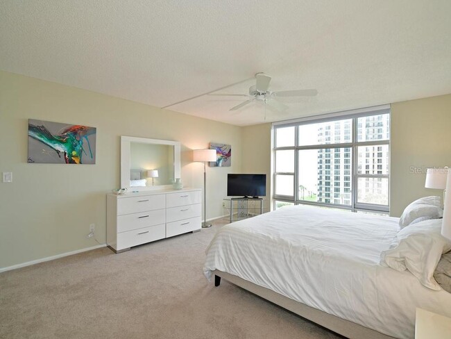 Building Photo - 2425 Gulf of Mexico Dr