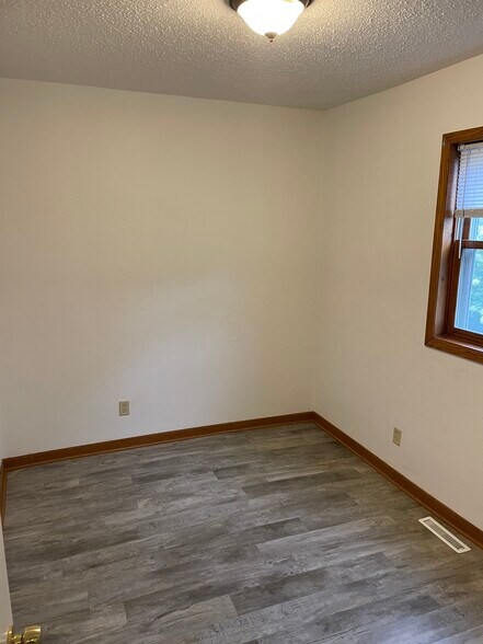 Building Photo - 309 8th St