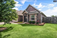 Building Photo - 2300 SW Chaddington Rd