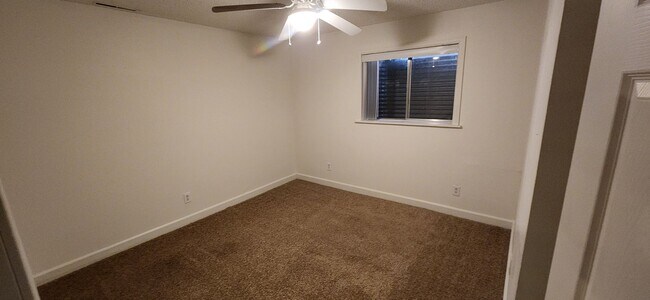 Building Photo - ALL PROSPECTIVE TENANTS MUST SUBMIT A ON LINE APPLICATION AND BE PRE-QUALIFIED PRIOR TO ANY SHOWI...