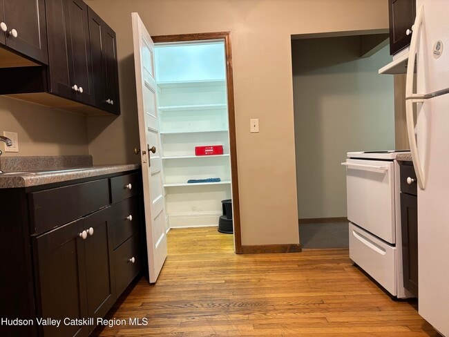 Building Photo - 261 Fair St