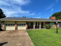 Building Photo - 7 Minutes to Barksdale AFB
