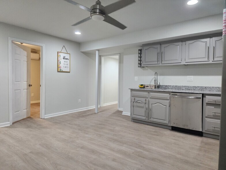 Building Photo - 17651 Graham St