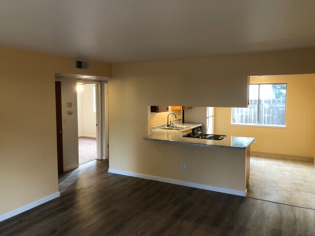 Building Photo - 1001 Sycamore St