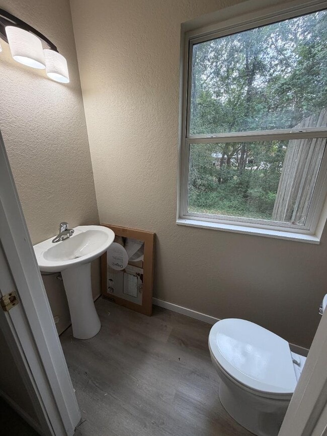 Building Photo - 409 Hutton Ln