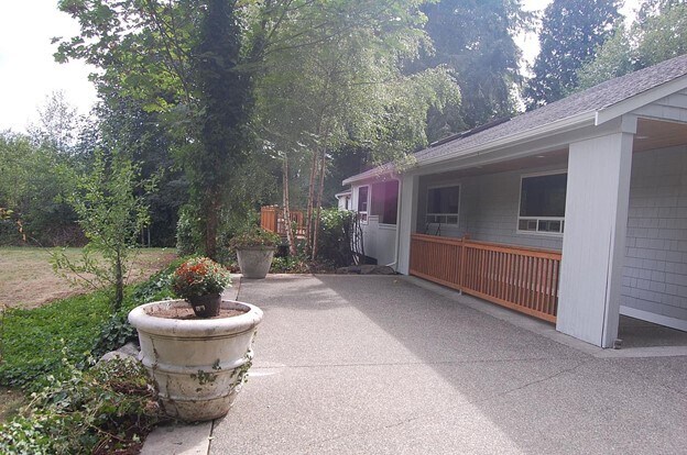 Primary Photo - 3211 140th Ave NE
